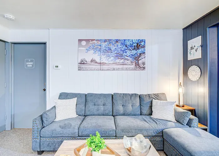 King Bed Studio | 60" Hdtv | Safe | Close To Metra