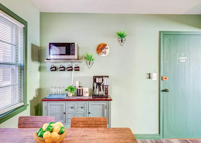 2Br Near Ohare Oak Park Coffee Nook